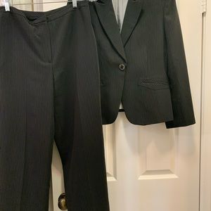 TAHARI Black pinstripe career pantsuit